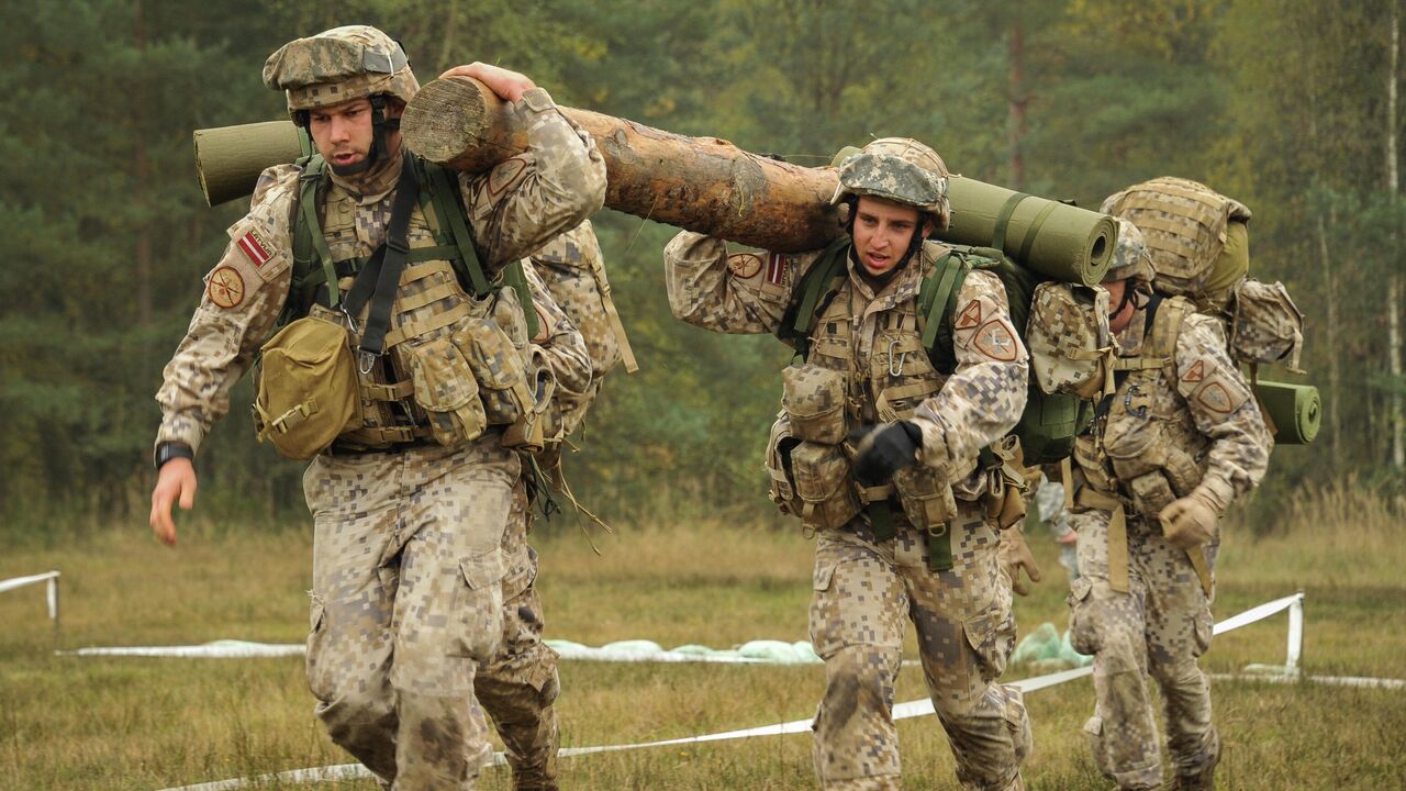 Командно-штабные учения вс рф. Вятские поляны учения в 2015. Центр управления сухопутных войск россии. Учение 2015. Вятские поляны военные учения.