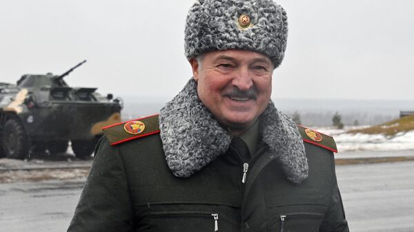 Stāvēs tik ilgi, cik vajadzēs: Lukašenko par Krievijas armijas izvešanu no Baltkrievijas - Sputnik Latvija