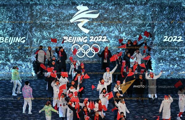 Участники церемонии закрытия XXIV зимних Олимпийских игр в Пекине. - Sputnik Латвия