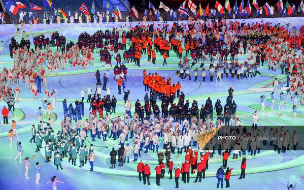 Участники церемонии закрытия XXIV зимних Олимпийских игр. - Sputnik Латвия