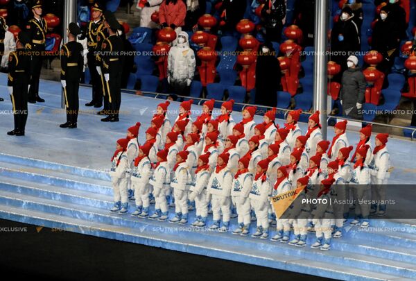 Юные певцы на церемонии закрытия XXIV зимних Олимпийских игр в Пекине. - Sputnik Латвия