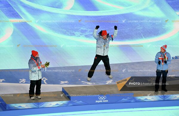 Победители на официальной церемонии закрытия XXIV зимних Олимпийских игр в Пекине. - Sputnik Латвия
