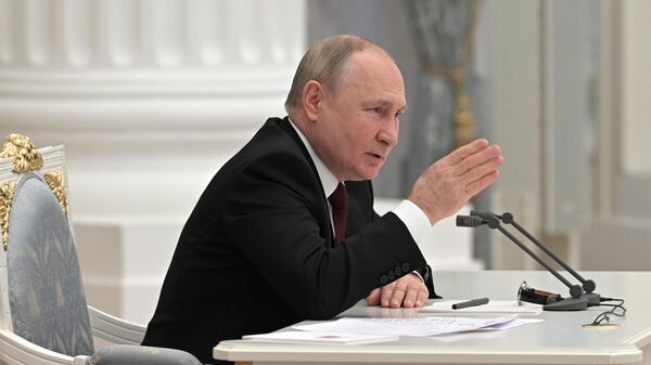 Президент РФ Владимир Путин проводит оперативное совещание с постоянными членами Совета безопасности РФ, 21 февраля 2022 - Sputnik Латвия