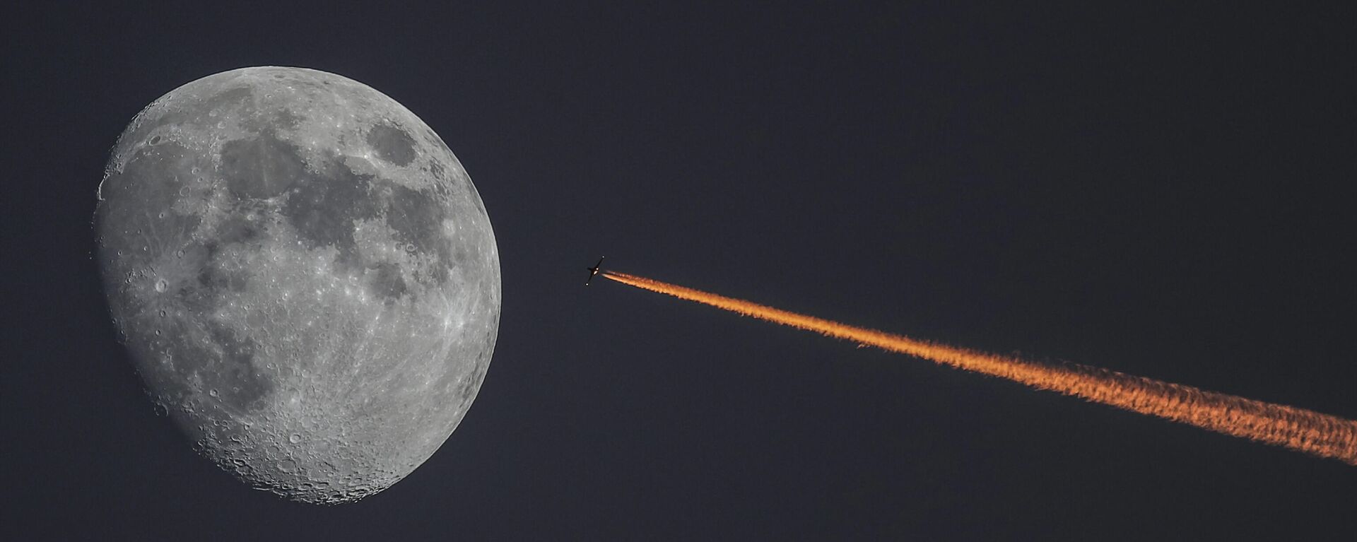 Mēness un lidmašīna - Sputnik Latvija, 1920, 27.02.2022