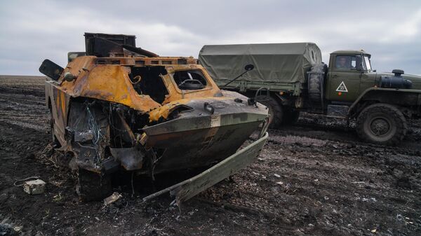Украинские военные, отступая, бросают технику, боеприпасы и имущество - Sputnik Latvija