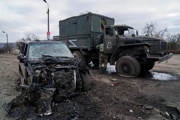 Sadegušās automašīnas pie Nikolajevkas ciemata. - Sputnik Latvija
