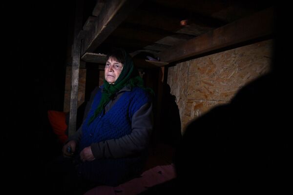 Жительница села Пищевик, которое перешло под контроль войск Донецкой народной республики. - Sputnik Латвия