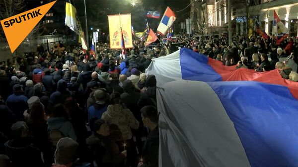 Сербия с Россией: тысячи сербов поддержали спецоперацию РФ на Украине - Sputnik Латвия