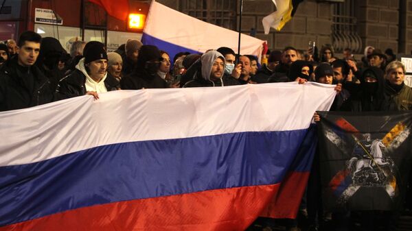 Участники народного митинга в поддержку России в Белграде - Sputnik Latvija