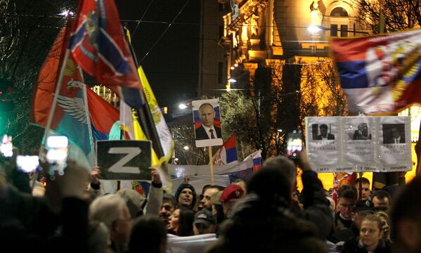 Belgradā notika tautas mītiņš Krievijas atbalstam Belgradā notika tautas mītiņš Krievijas atbalstam - Sputnik Latvija