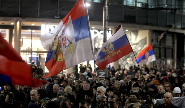 Belgradā notika tautas mītiņš Krievijas atbalstam - Sputnik Latvija