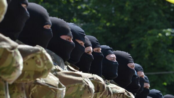 Бойцы батальона “Азов” приняли присягу в Киеве перед отправкой на Донбасс - Sputnik Латвия