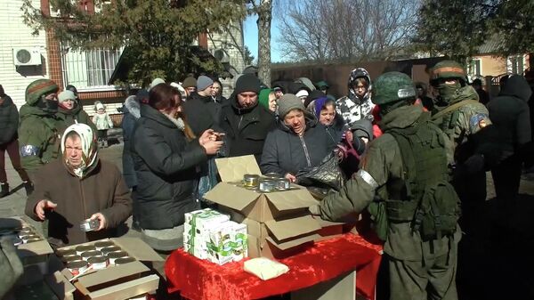 Российские военнослужащие доставили гуманитарную помощь жителям Киевской области - Sputnik Латвия