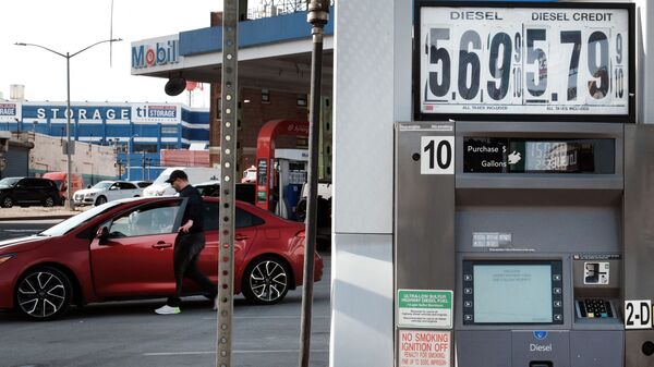 Цены на бензин на заправочной станции в Бруклине - Sputnik Латвия