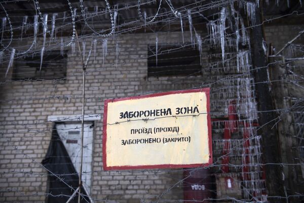 Astoņus gadus Luganskas TR varasiestādes saņēma cietušo liecības, ko sagūstītus turēja ieslodzījumā cehā - Sputnik Latvija