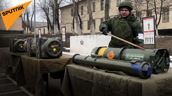 Трофейное оружие Запада: силы Донбасса получили захваченные у ВСУ комплексы Javelin и NLAW - Sputnik Латвия