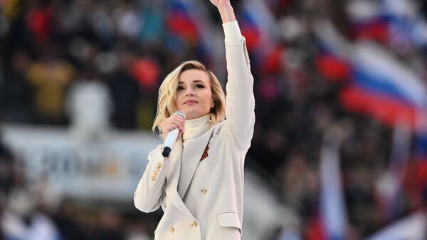 Певица Полина Гагарина выступает на митинге-концерте в Лужниках, посвященном воссоединению Крыма с Россией - Sputnik Латвия