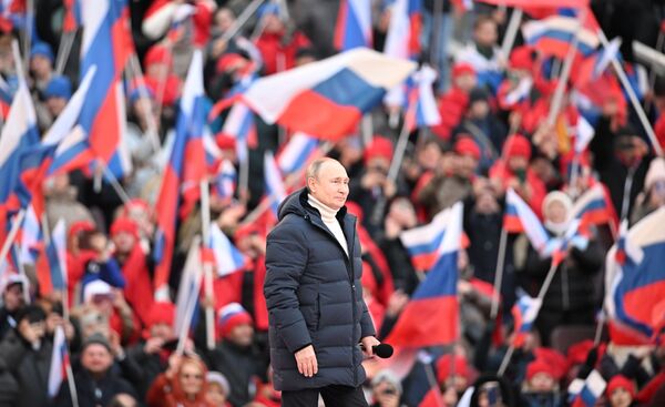 Krievijas prezidents Vladimirs Putins uzstājas ar runu Lužņiku stadionā organizētajā pasākumā, kas veltīts Krimas atkalapvienošanai ar Krieviju. - Sputnik Latvija
