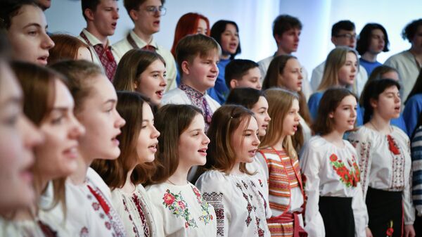 Президент Латвии Эгилс Левитс посетил Рижскую украинскую среднюю школу - Sputnik Latvija