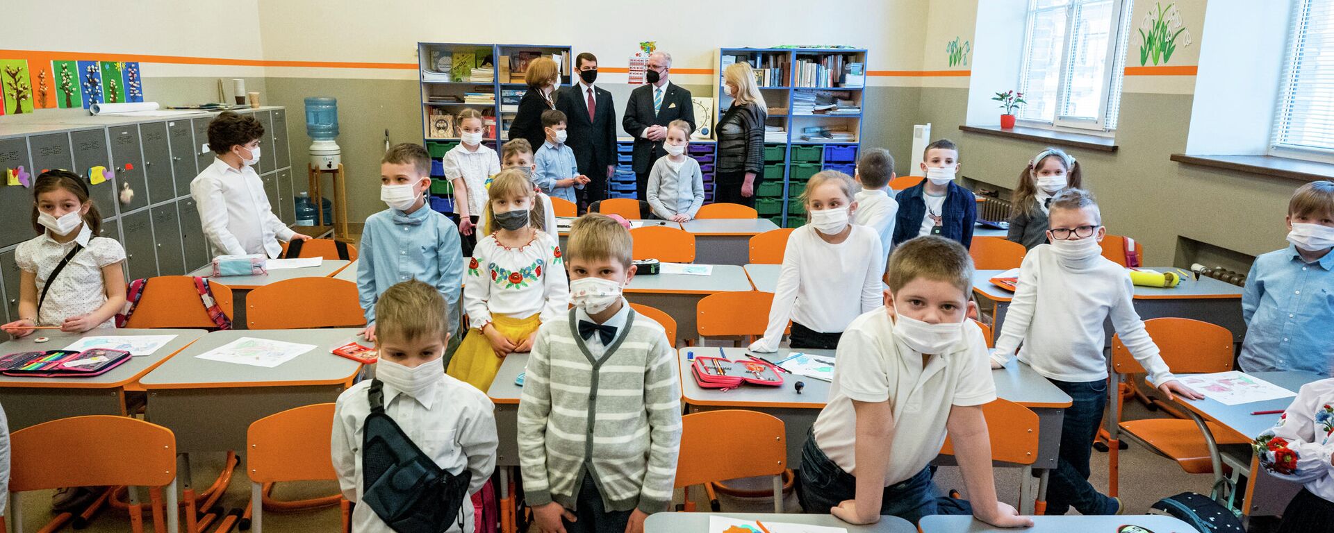 Президент Латвии Эгилс Левитс посетил Рижскую украинскую среднюю школу - Sputnik Латвия, 1920, 11.04.2022