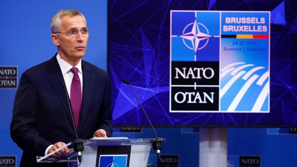 Генеральный секретарь НАТО Йенс Столтенберг выступает на саммите в Брюсселе  - Sputnik Latvija