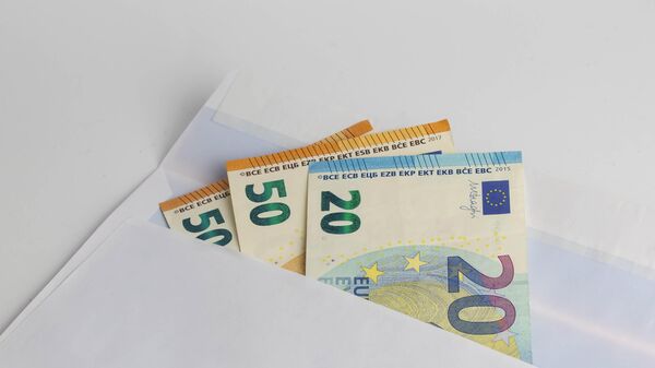 Купюры евро в конверте - Sputnik Латвия