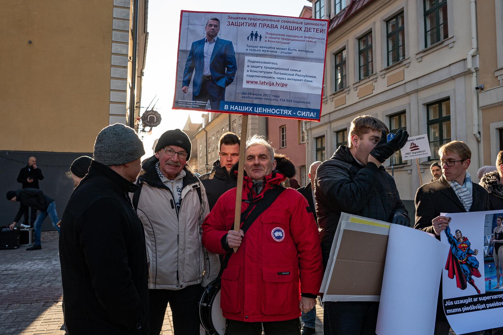 Акция протеста у Сейма Латвии против поправок в Закон о гражданском союзе, позволяющих урегулировать отношения однополым парам  - Sputnik Латвия, 1920, 31.03.2022