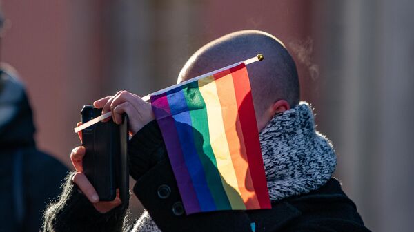 Акция протеста у Сейма Латвии против поправок в Закон о гражданском союзе, позволяющих урегулировать отношения однополым парам  - Sputnik Латвия