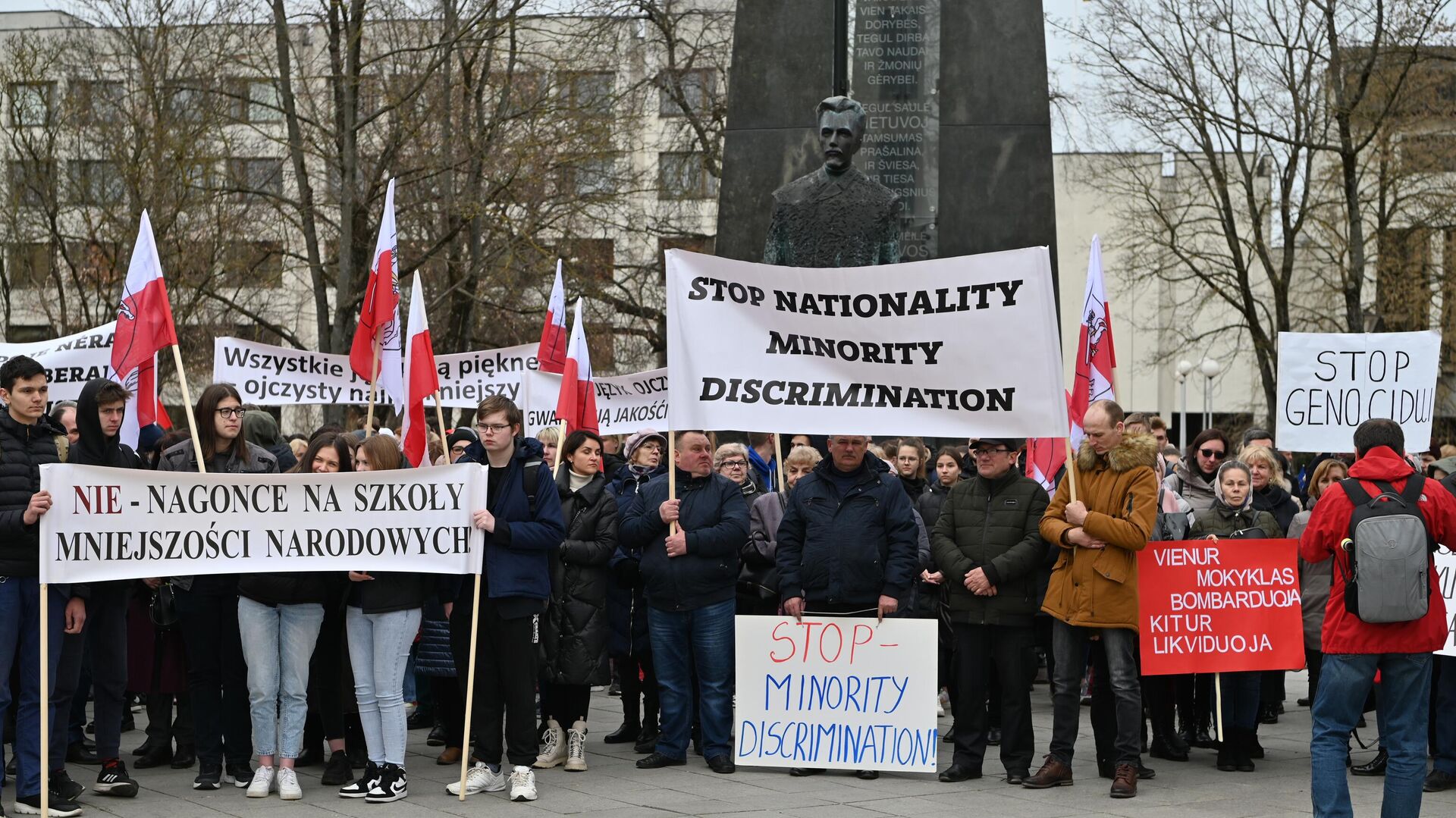 Митинг против реорганизации двух польских школ в Вильнюсе - Sputnik Латвия, 1920, 31.03.2022