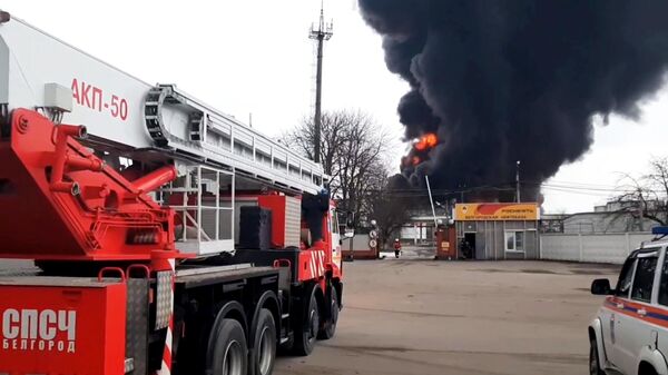 Пожар на нефтебазе в Белгородской области - Sputnik Латвия
