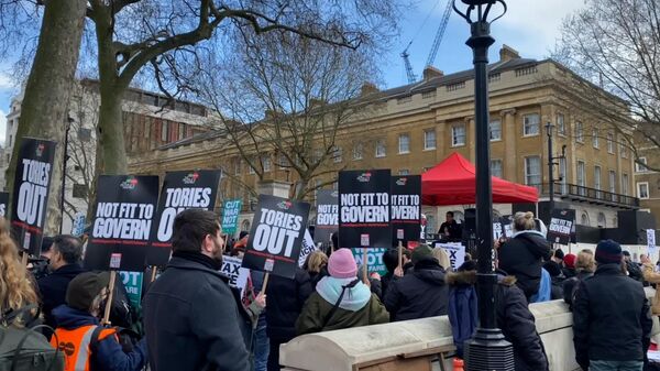 Акция протеста в Лондоне из-за роста цен на электричество и газ - Sputnik Латвия