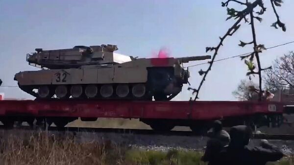 Железнодорожники Греции отказались везти военную технику НАТО на Украину - видео - Sputnik Latvija