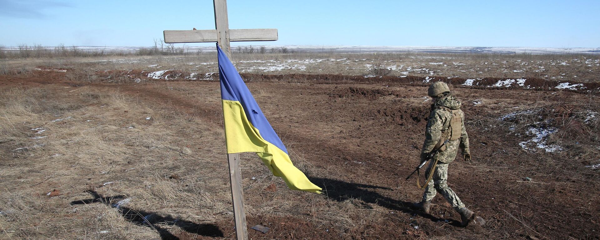 Украинский солдат в городе Светлодарск под Донецком, 12 марта 2022 года  - Sputnik Latvija, 1920, 12.04.2022