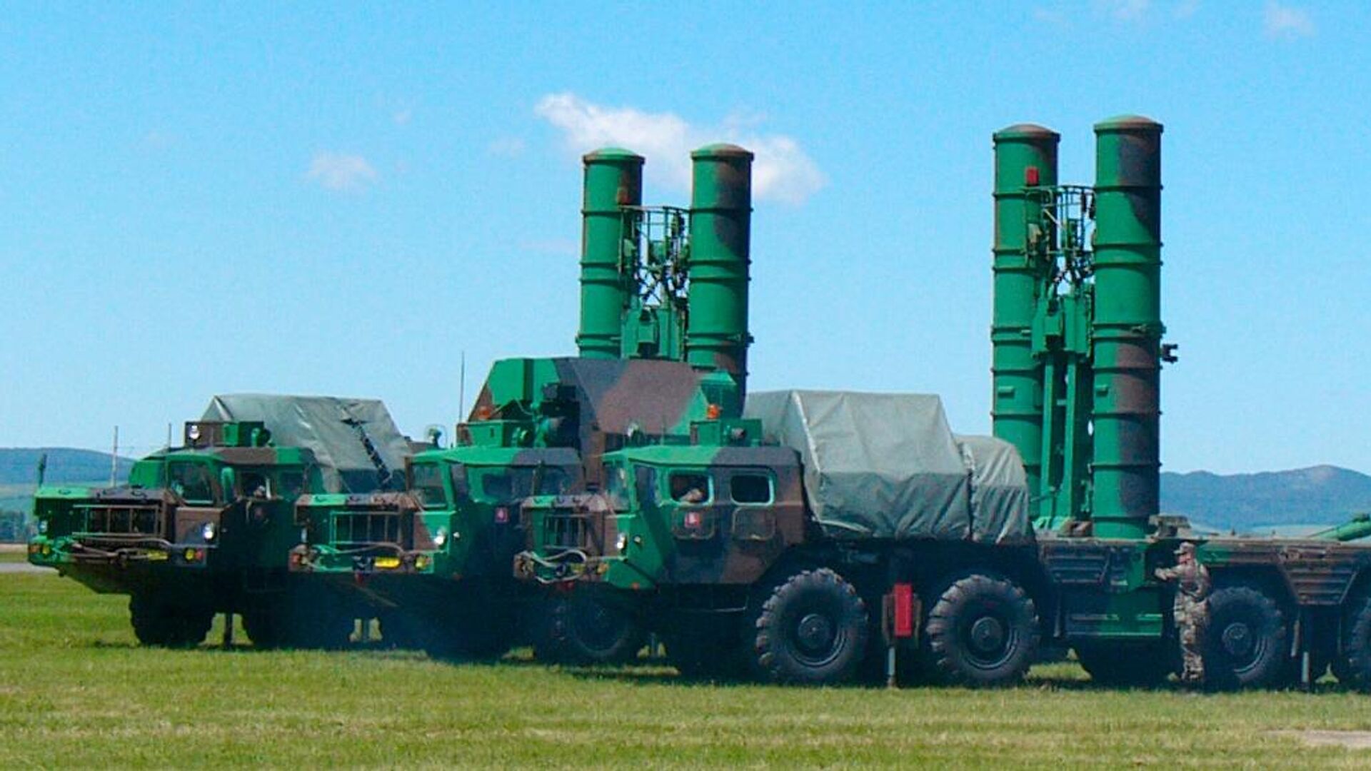 Зенитно-ракетные комплексы (ЗРК) C-300ПМУ, находившиеся на вооружении Минобороны Словакии, 13 июня 2009 года - Sputnik Латвия, 1920, 08.04.2022
