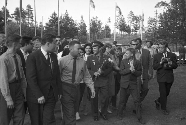 Jurijs Gagarins – starptautiskās jauniešu nometnes goda viesis Kemi pilsētā Somijā - Sputnik Latvija