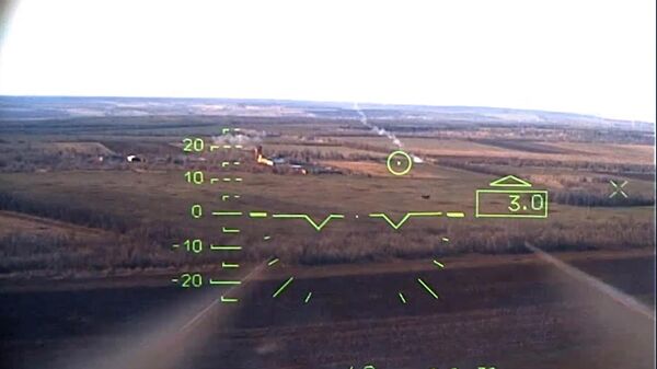 Кадры ударов вертолетами Ми-28Н по позициям украинской техники ПВО - Sputnik Latvija