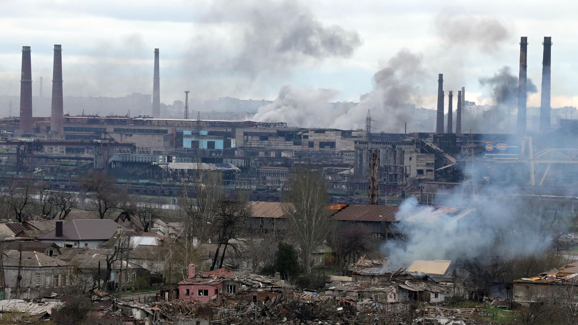Вид на территорию завода Азовсталь в Мариуполе - Sputnik Latvija, 1920, 24.04.2022