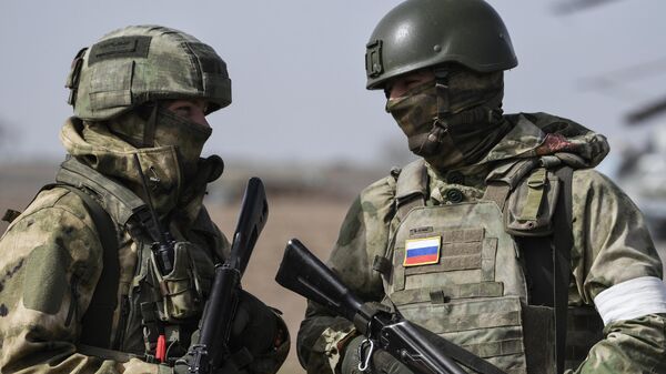 Российские военнослужащие в зоне проведения специальной военной операции на Украине - Sputnik Латвия