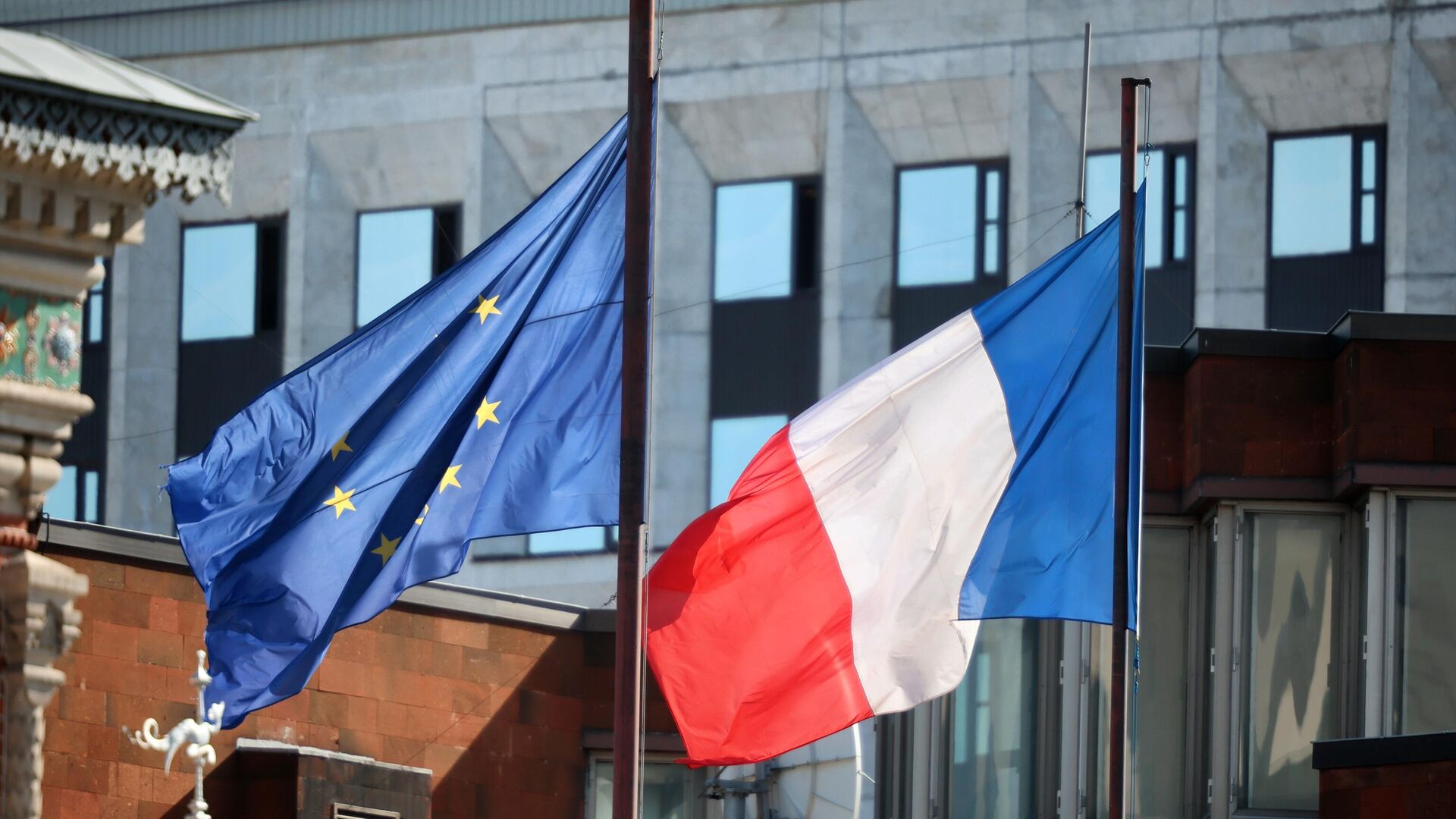 Флаги Франции и ЕС - Sputnik Латвия, 1920, 26.04.2022