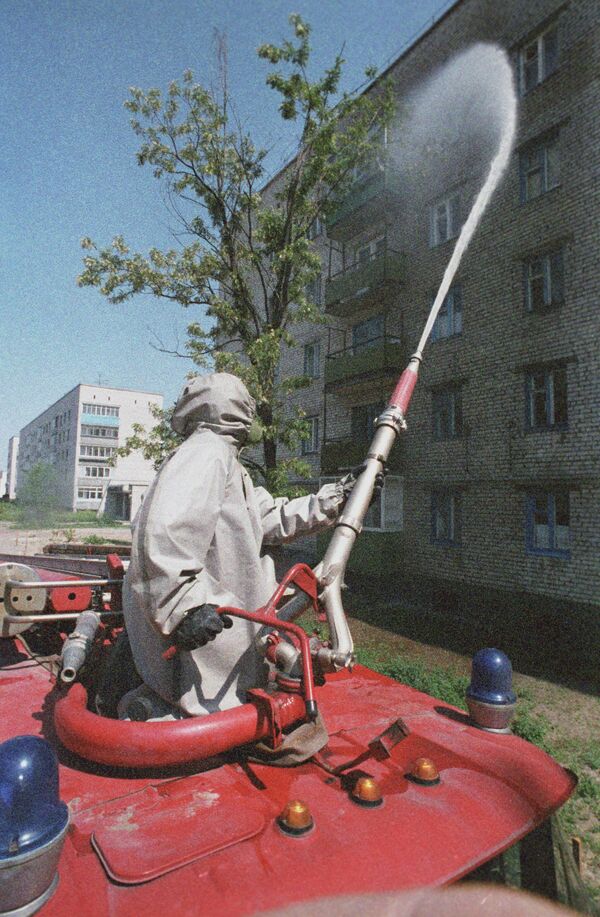 Последствия аварии на Чернобыльской АЭС, 1986 год. Дезактивация в городе Припяти Киевской области. - Sputnik Латвия