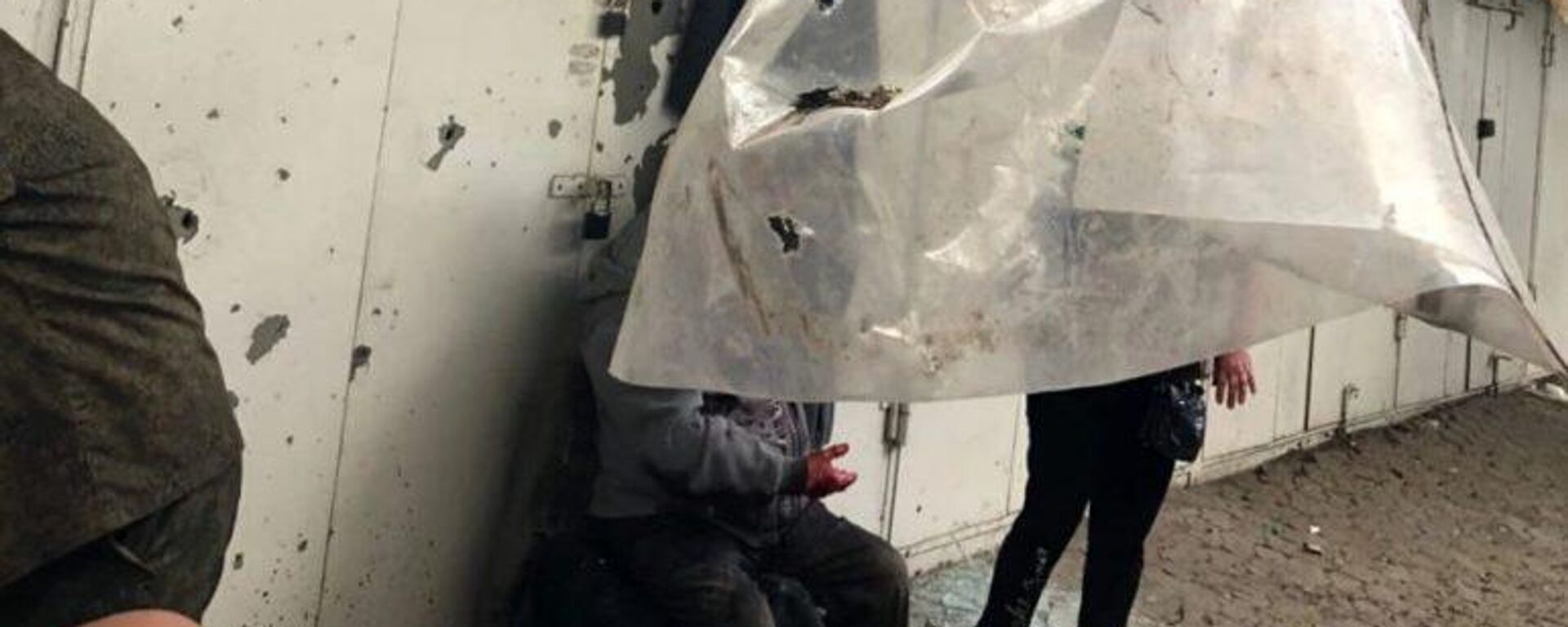Последствия обстрела рынка в Кировском районе Донецка со стороны ВСУ, 28 апреля 2022 - Sputnik Латвия, 1920, 28.04.2022