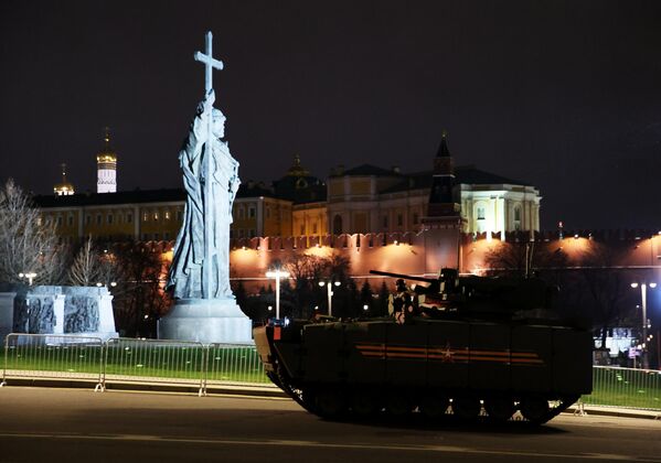 Боевая машина пехоты (БМП) на гусеничной платформе &quot;Курганец-25&quot; с боевым модулем &quot;Эпоха&quot; на Боровицкой площади в Москве. - Sputnik Латвия