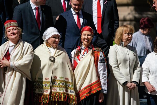 Депутаты Сейма и министры собрались для традиционного фотографирования по случаю празднования восстановления независимости Латвии. - Sputnik Латвия