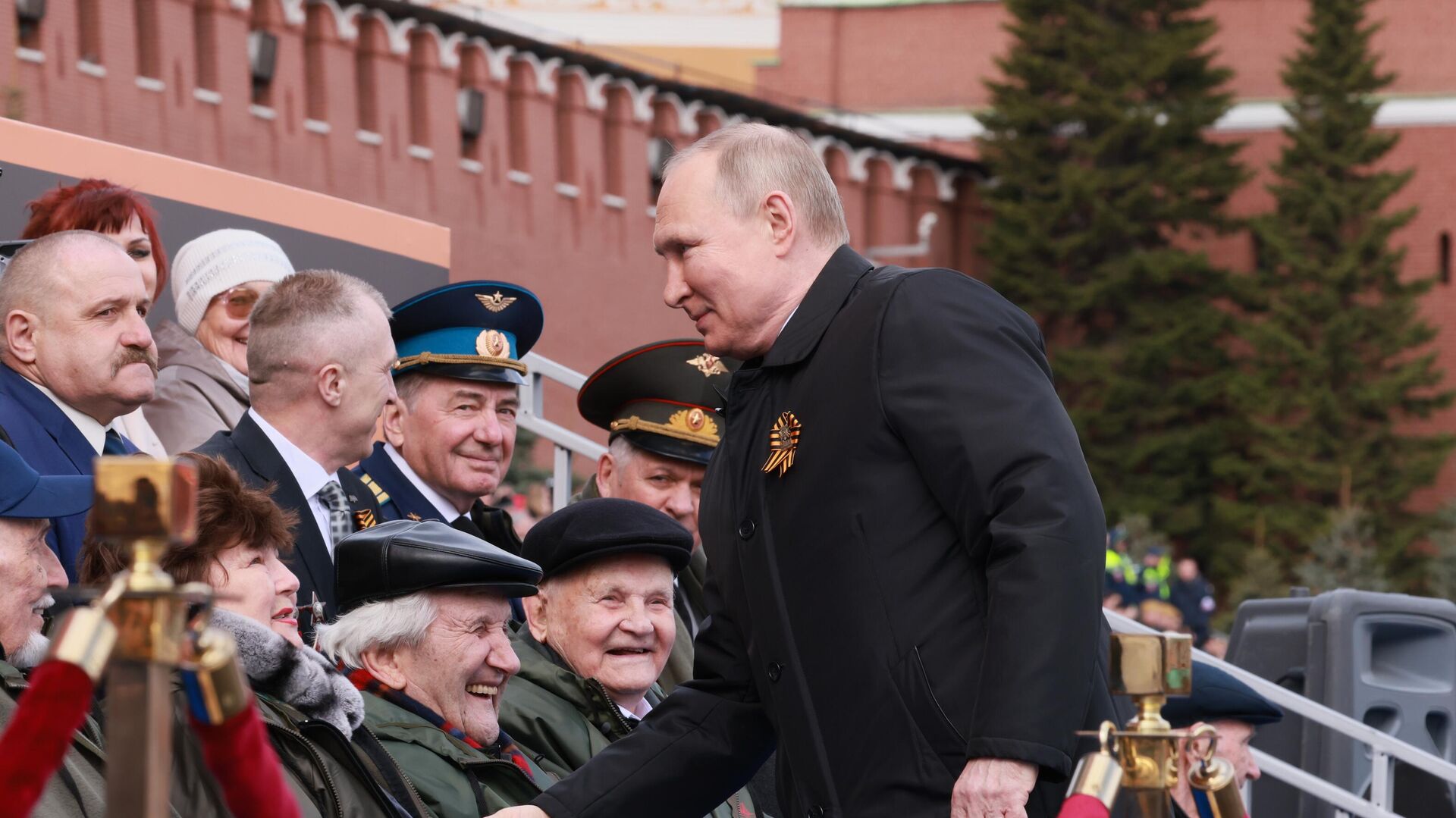 Президент РФ В. Путин на военном параде в честь 77-й годовщины Победы в ВОВ - Sputnik Латвия, 1920, 09.05.2022