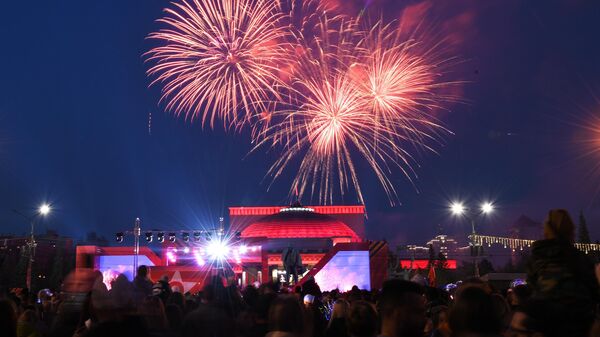 Праздничный салют в честь Дня Победы в Москве - Sputnik Латвия
