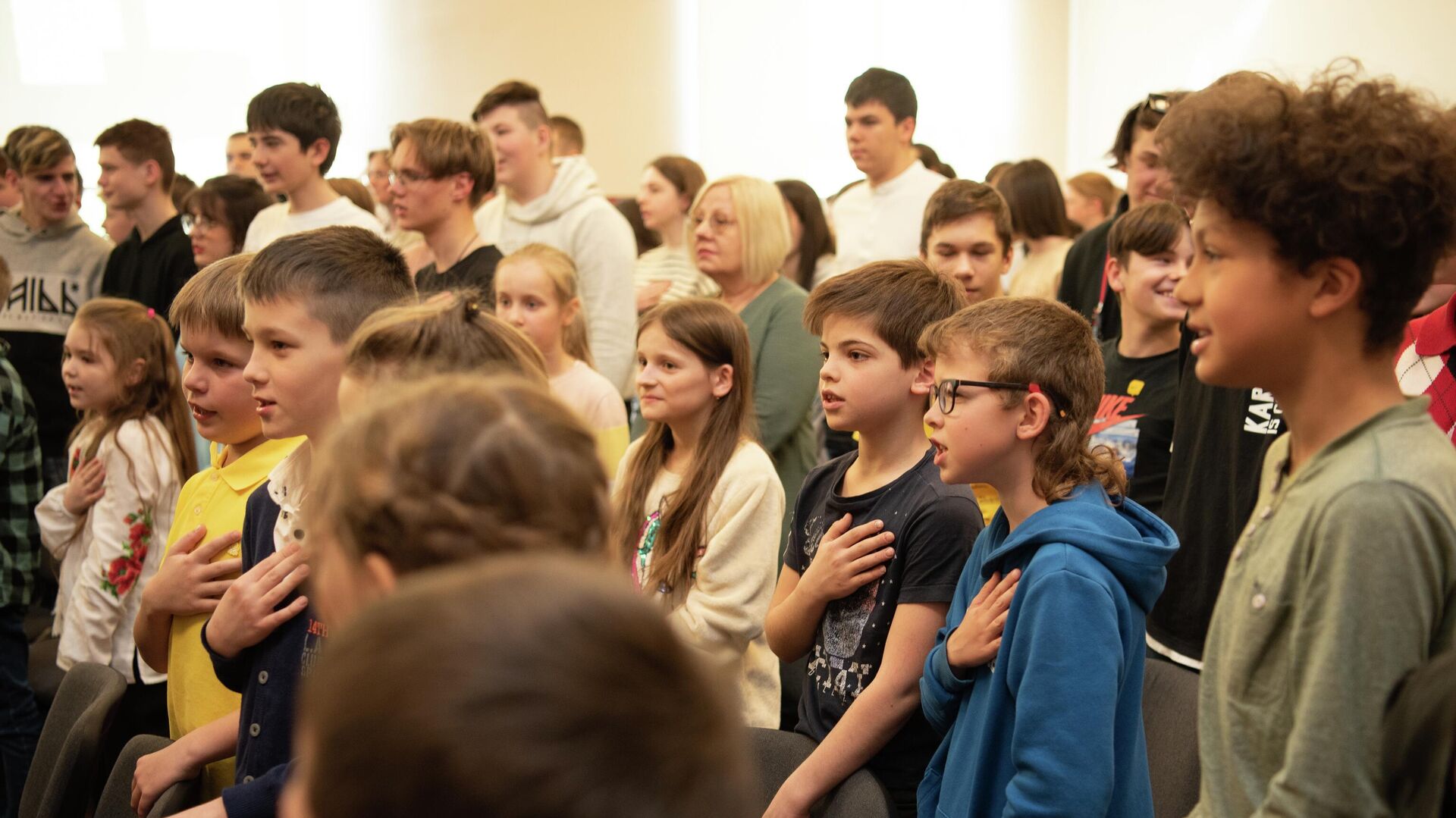 Заместитель председателя Верховной рады Украины Елена Кондратюк посетила Рижскую украинскую среднюю школу, 9 мая 2022 года  - Sputnik Латвия, 1920, 08.08.2022
