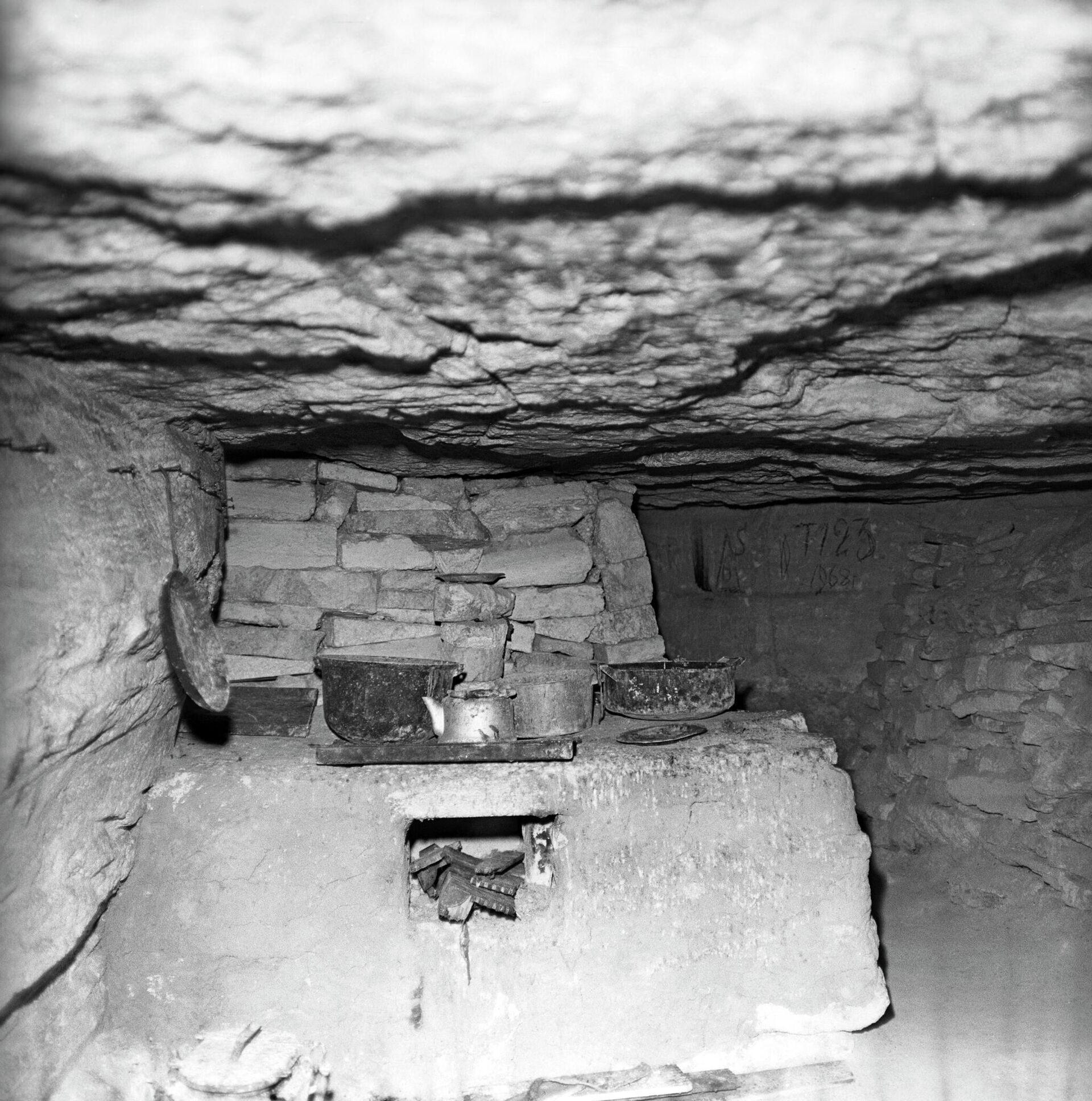 Партизанская кухня в подземном музее одесских катакомб - Sputnik Latvija, 1920, 14.05.2022