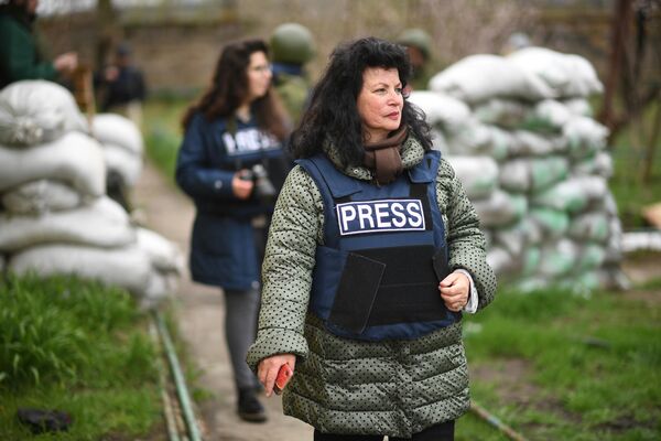 Žurnālisti siltumelektrostacijas teritorijā Sčastjē Luganskā - Sputnik Latvija