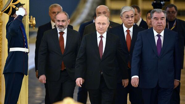 Лидеры государств - членов ОДКБ на юбилейном саммите в Кремле - Sputnik Латвия