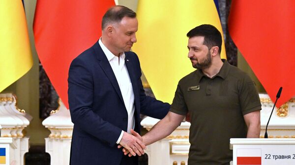 Президент Польши Анджей Дуда и президент Украины Владимир Зеленский (слева направо) - Sputnik Латвия